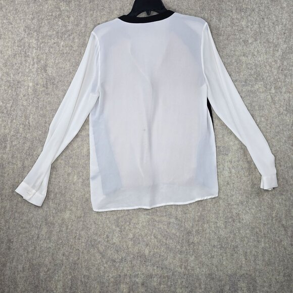 Colorblock Long Sleeve Blouse With Lace Accents & Button Closure - Picture 2 of 6